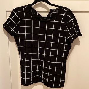 White House, Black market size medium black chick short sleeve